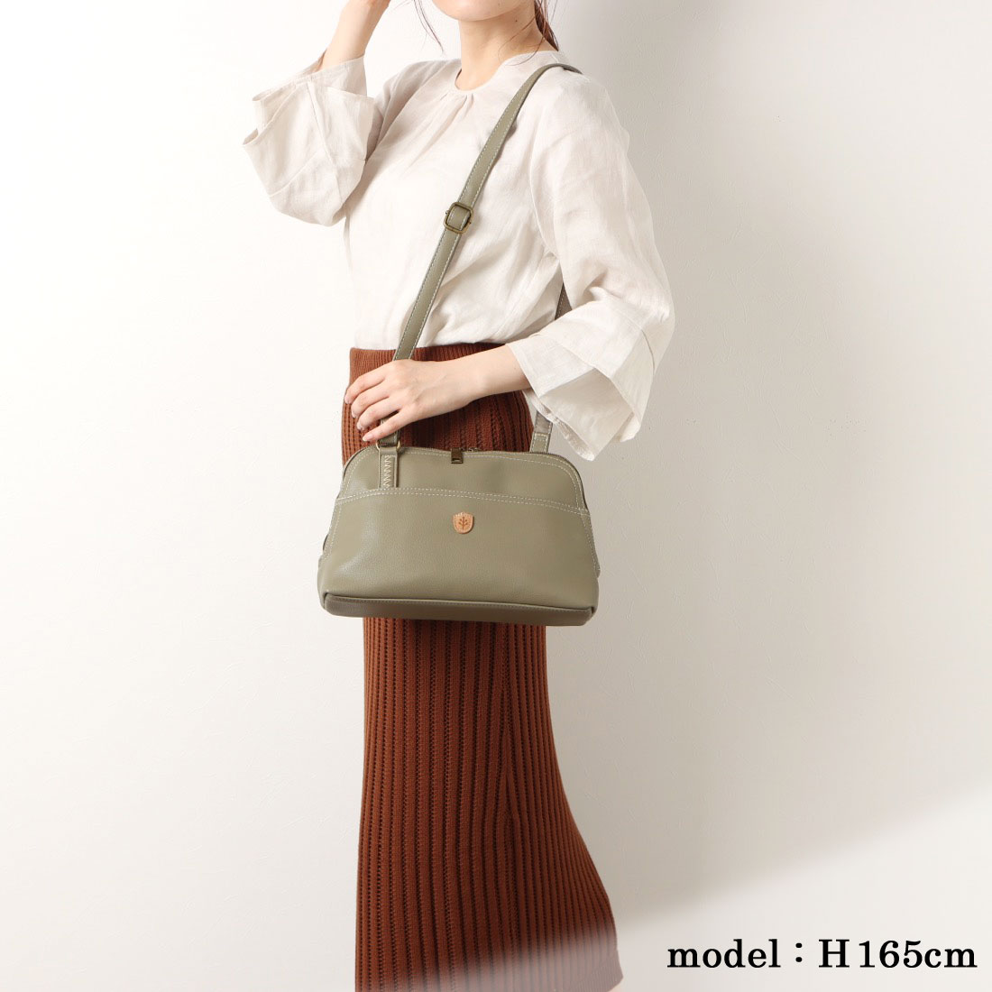 【日本入手困難】Suede handbag with tassels ハンドバッグ チエミサックス chiemisacs 「ステッチシリーズ」お財布機能付き