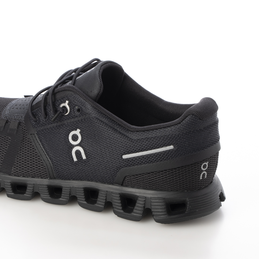 ON オン Cloud 5 クラウド5 ALL BLACK オールブラック