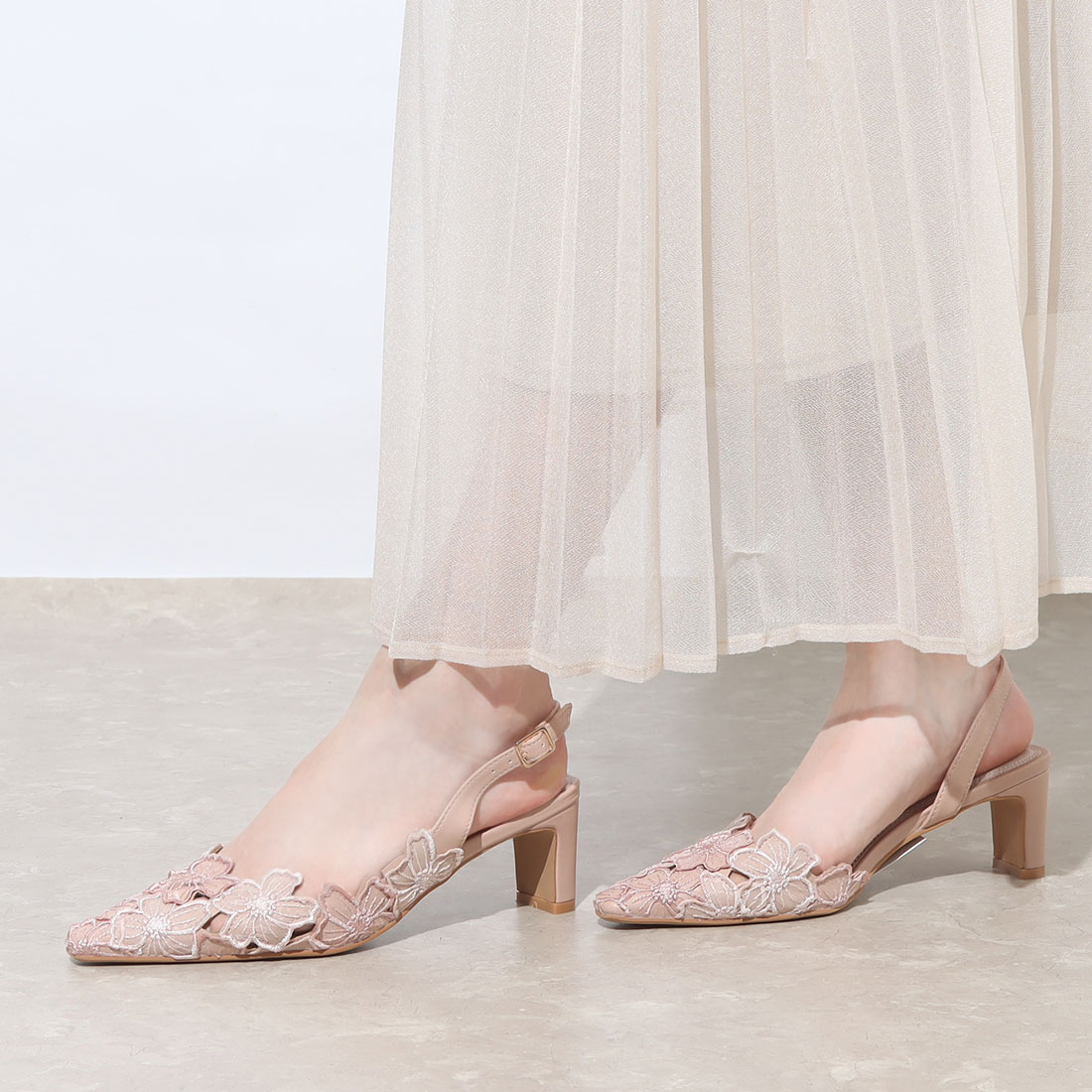 セール55%OFF】ランダ RANDA 桜レースバックストラップパンプス セール55%OFF】ランダ RANDA 桜レースバックストラップパンプス