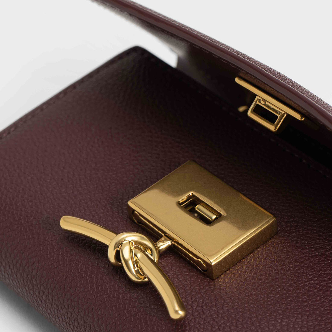 CHARLES & KEITH◇Huxleyフロントフラップウォレット◇送料込 CHARLES & KEITH Huxleyフロントフラップウォレット