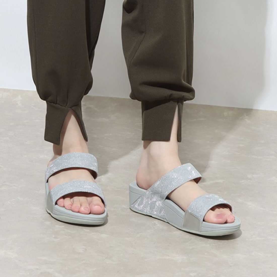 新品級♦fitflopフィットフロップ♦2本ベルトミュール　ラメグリッター 新品級♢fitflopフィットフロップ♢2本ベルトミュール ラメ
