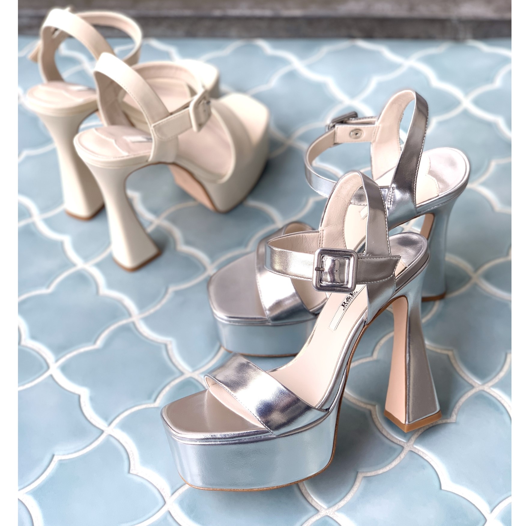 ★ALDO★大人上品★光沢サテン★フレアヒール★ミュールサンダル ☆ALDO☆大人上品☆光沢サテン☆フレアヒール☆ミュールサンダル