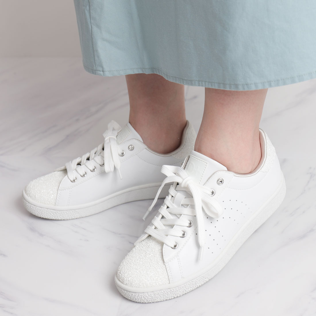 DIANA 25 シルバー グリッター フラットシューズ