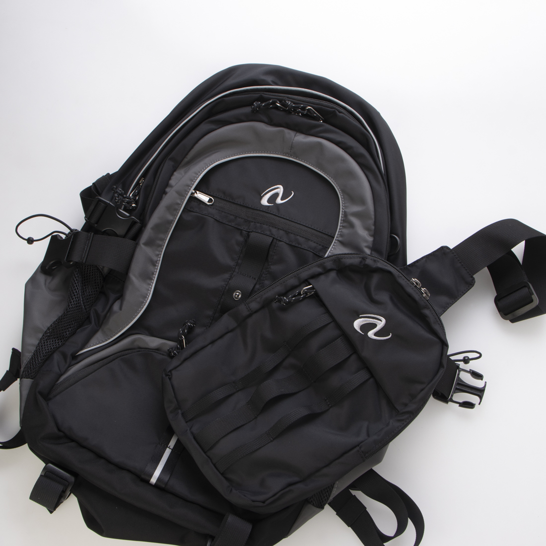 [ NERDY ]★韓国人気★CROWN BACKPACK NERDY ]☆韓国人気☆CROWN BACKPACK