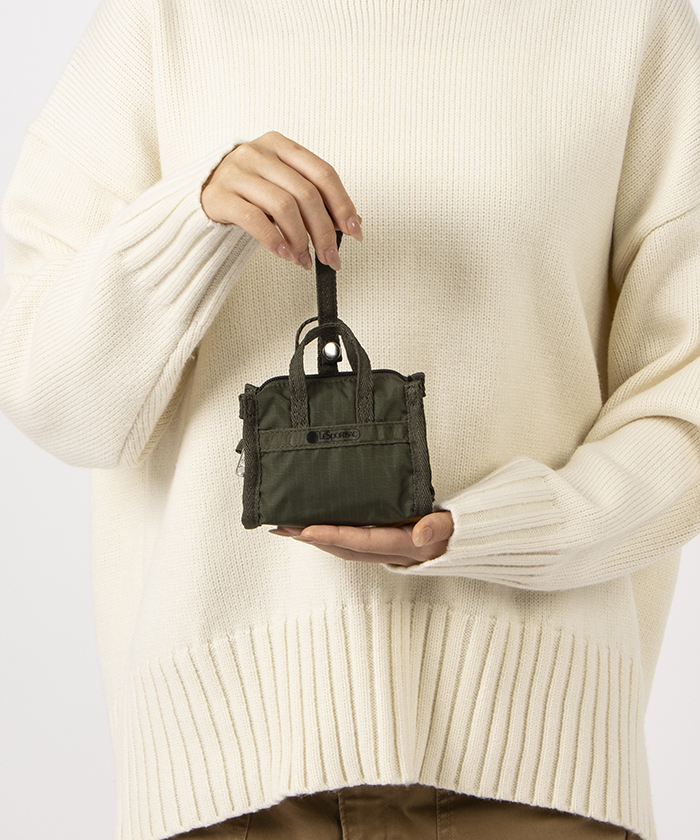 ■LeSportsac■MICRO WEEKENDER CHARM アニマル柄 MICRO WEEKENDER CHARMラフィアゼブラ（ポーチ）｜LeSportsac
