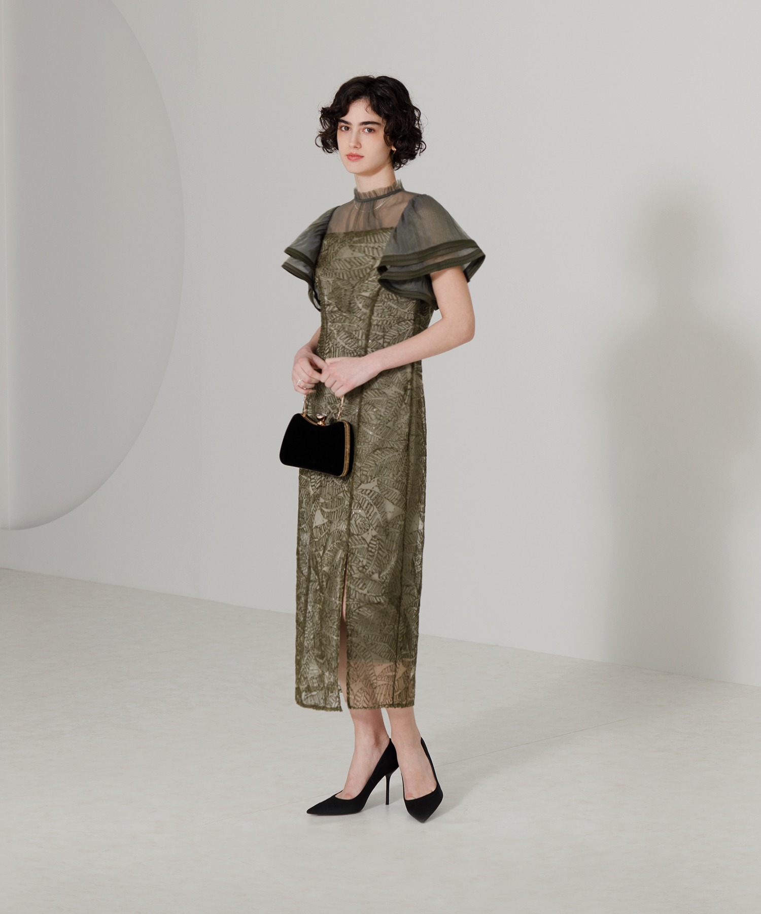 セール 19%OFF】レジャ Leja 異素材スパンコールししゅう