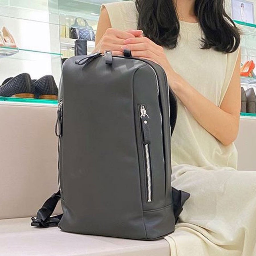 プラスダイアナ +diana 撥水シリコーンレザー機能派リュック