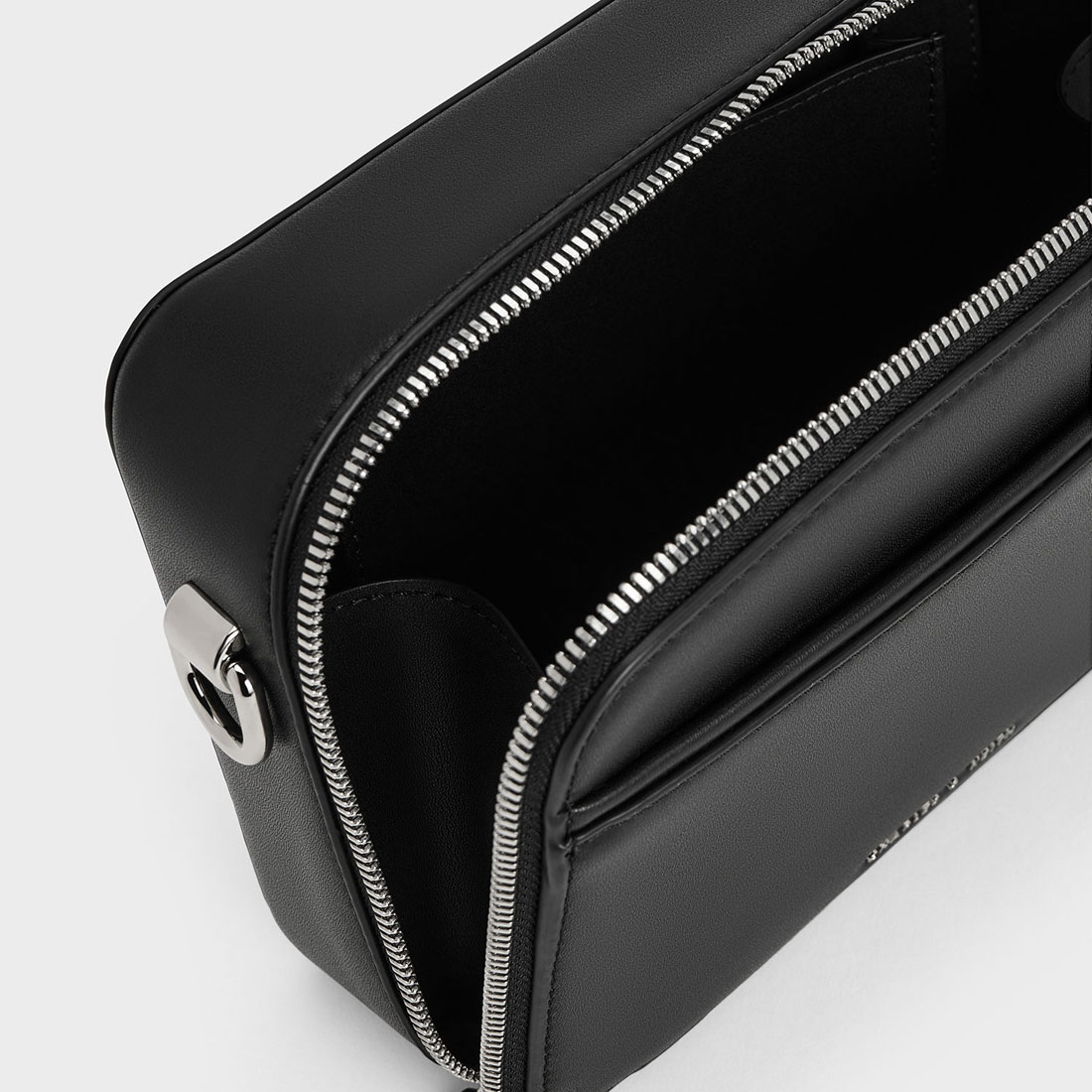 【追跡あり!】ALDO Dhelliaax トップ ハンドルバッグ ☆チェーン Buy Aldo DHELLIAAX Womens Black Top Handle Satchel with