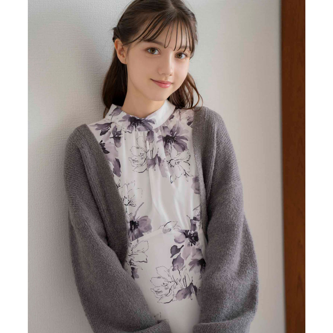 セール 70%OFF】ノエラ Noela カーデ×ラインフラワーワンピース