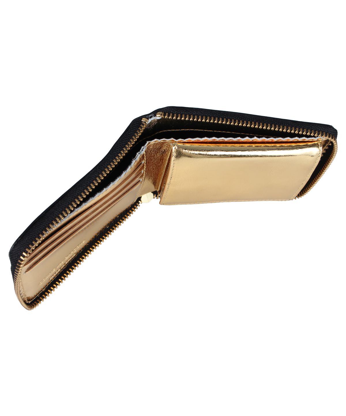 茶デニムジャケット革財布リュックスニーカーにTOMFORDTシャツ コムデギャルソンウォレット(Comme des Garçons Wallet)｜二