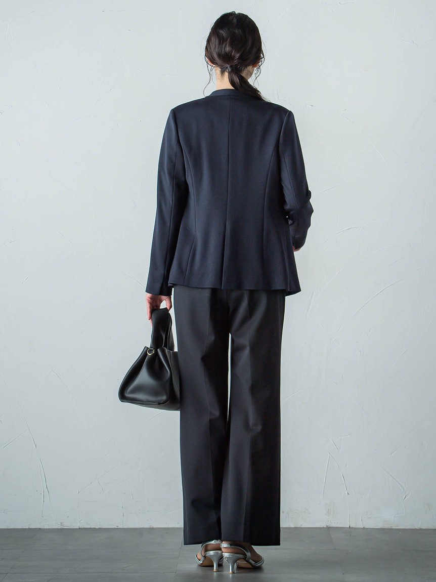 【極美品】LAUTREAMONT 美シルエット パンツスーツ 伸縮性あり 新 デザインレディース - 定価：12万円 LAUTREAMONT 高級品