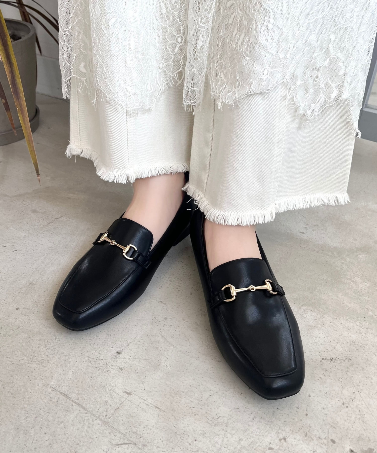 セール23%OFF】跳べるパンプス スクエアビットモチーフ