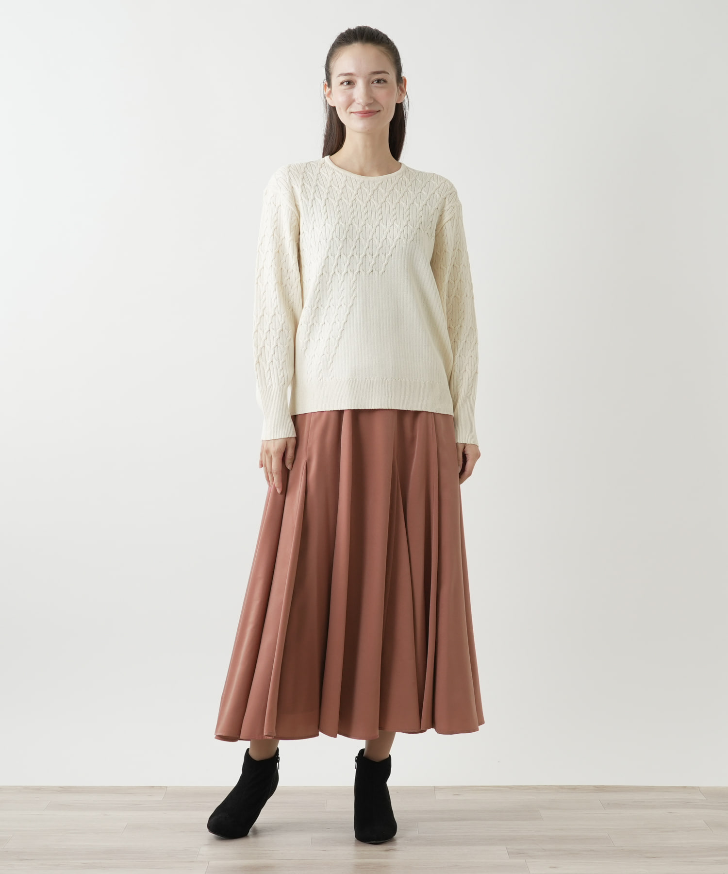セール中　Leilian オフホワイトカラーが美しい冬用スカート セール中Leilian オフホワイトカラーが美しい冬用スカート