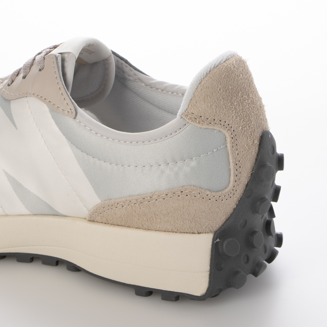 セール19%OFF】ニューバランス New Balance スニーカー 327 セール19%OFF】ニューバランス New Balance スニーカー 327