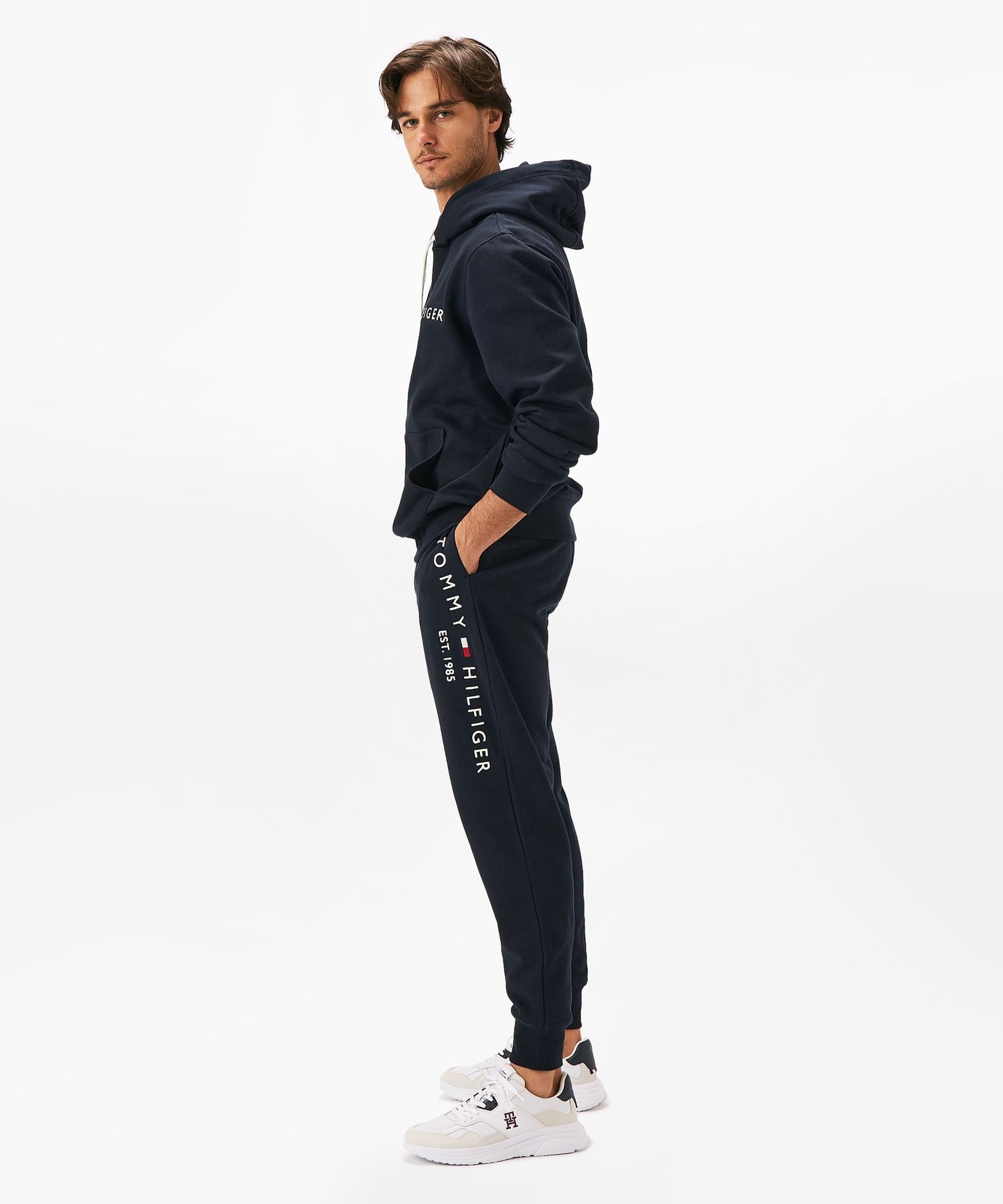   トミーヒルフィガー スウェットパンツ 数量限定 BOYS バーシティグラフィックスウェットパンツ（スウェット