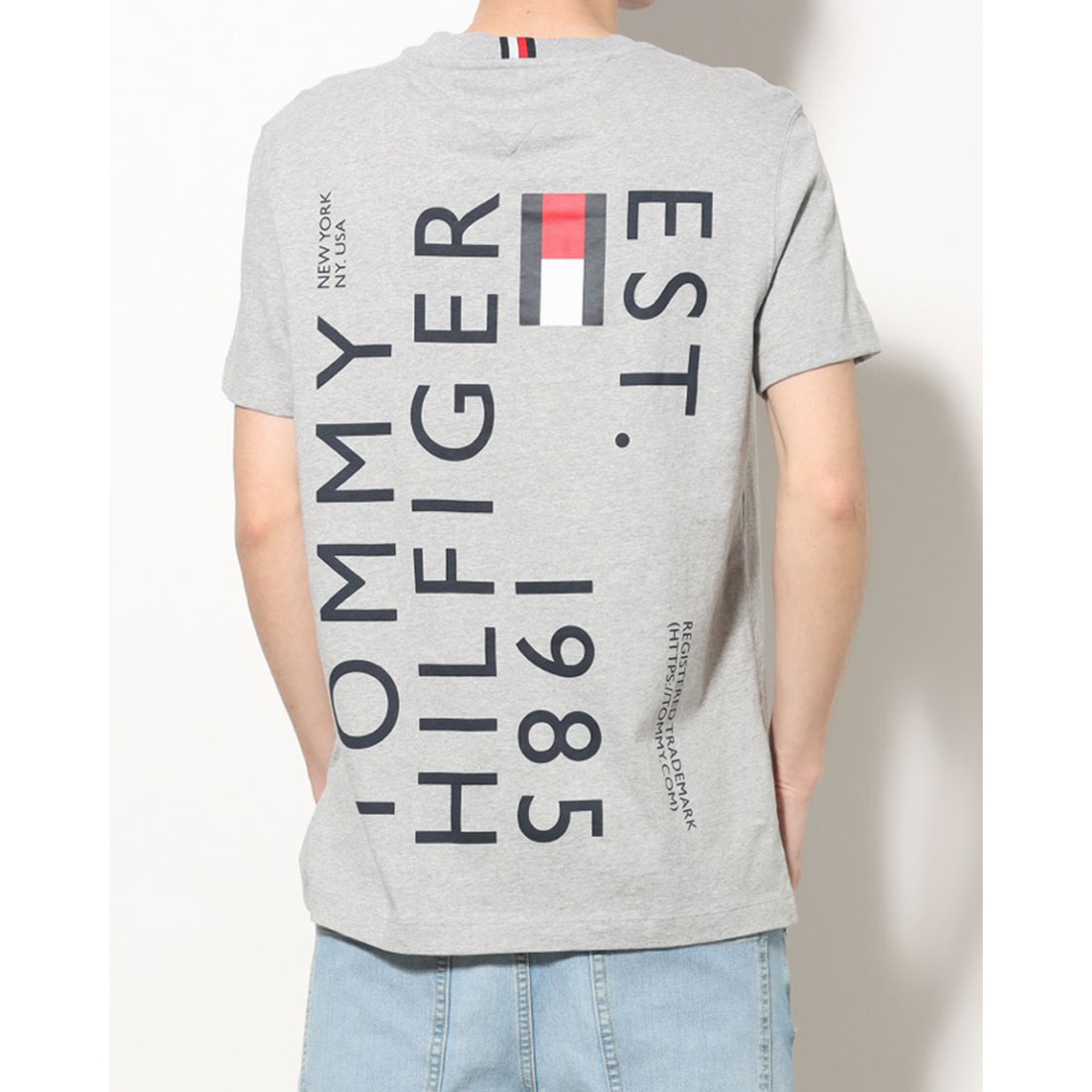 売れ筋商品|||トミーヒルフィガー Tシャツ レディース トップス VERTICAL TEE UNISEX - Print T-shirt - newsprint multi TOMMY HILFIGER｜【オンライン限定】【ユニセックス】トミー