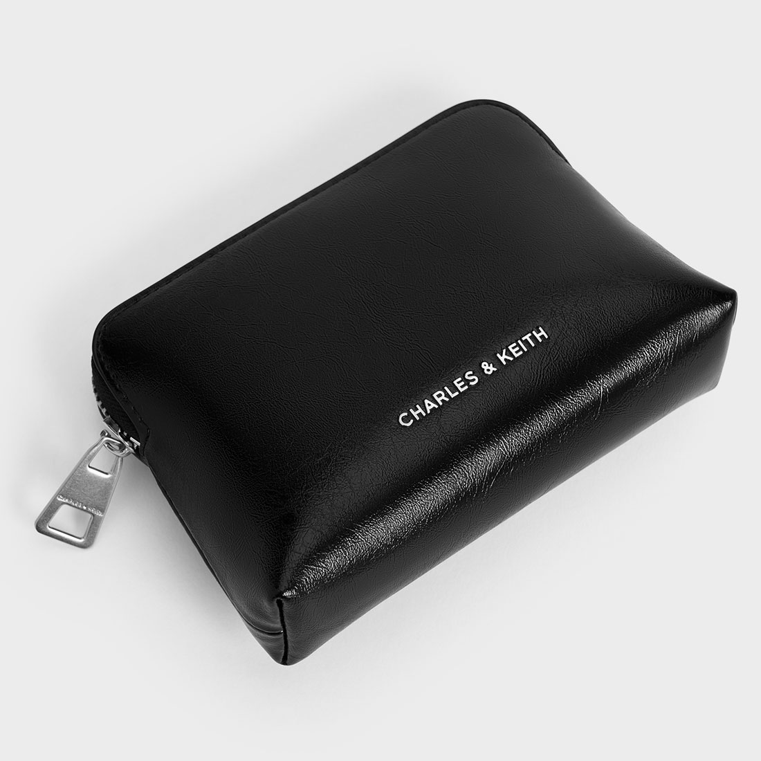 CHARLES & KEITH◆Atwoodメタリック チェーンハンドル ポーチ セール 30%OFF】Atwood アットウード クリンクルエフェクト
