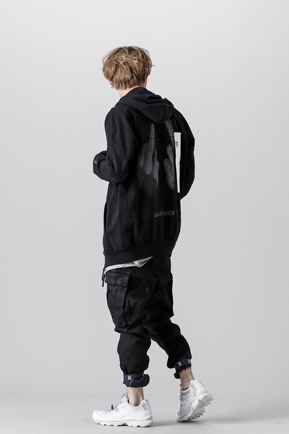 【関税込み】11 by Boris Bidjan Saberi ブラック H2 フーディ 関税込み】11 by Boris Bidjan Saberi ブラック H2 フーディ