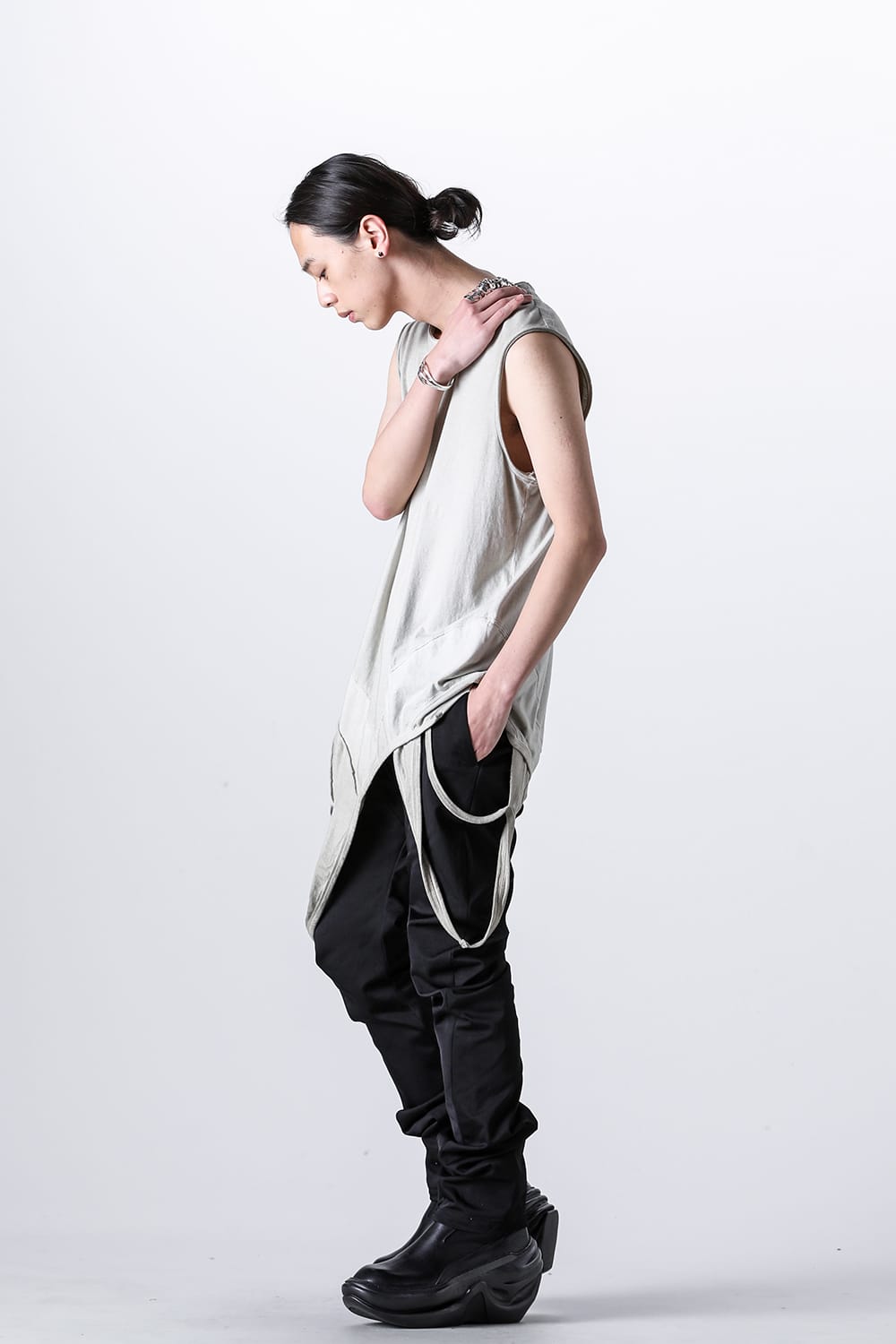 超美品！！ユリウス23PRE FWサルエル6部丈ハーフパンツ JULIUS 【値下げ】JULIUS 21SS カーゴポケット フラップハーフ