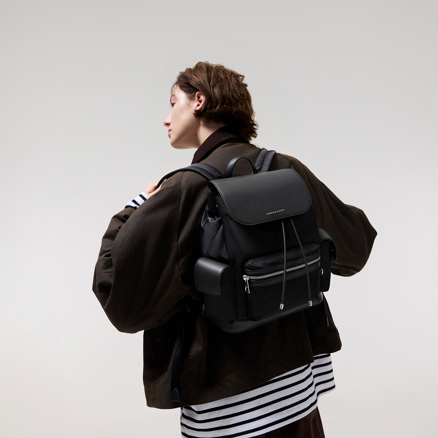 追跡★Charles&Keith ナイロン ダブルチェーン 巾着 リュック 追跡☆Charles&Keith ナイロン ダブルチェーン 巾着 リュック