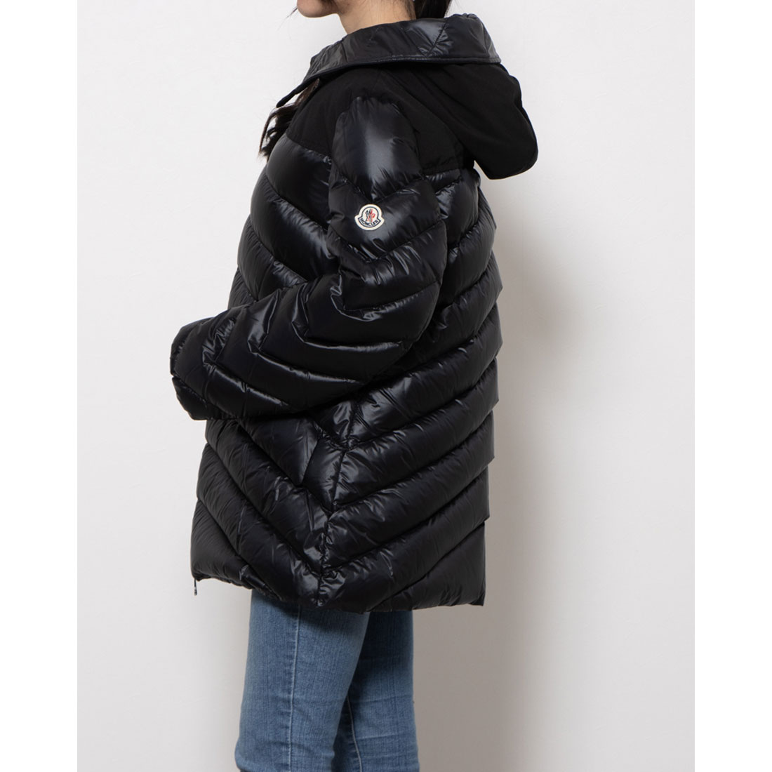 MONCLER ブラック ダウンジャケット フード付き MONCLER フード付きブラックダウンジャケット