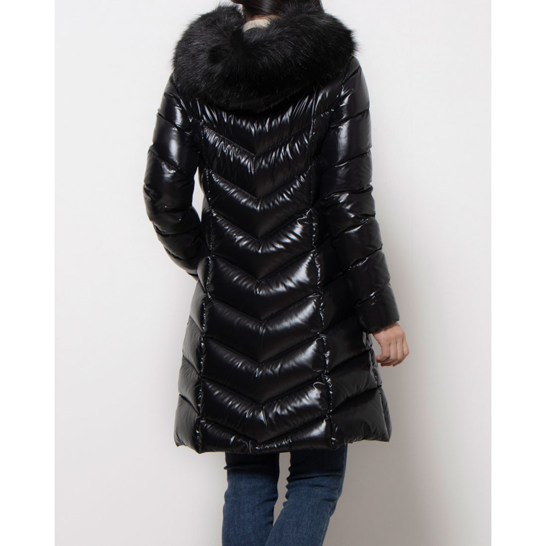 モンクレール　ファー付きフード 黒 ダウンジャケット　レディース MONCLER モンクレール ダウンジャケット レディース コート