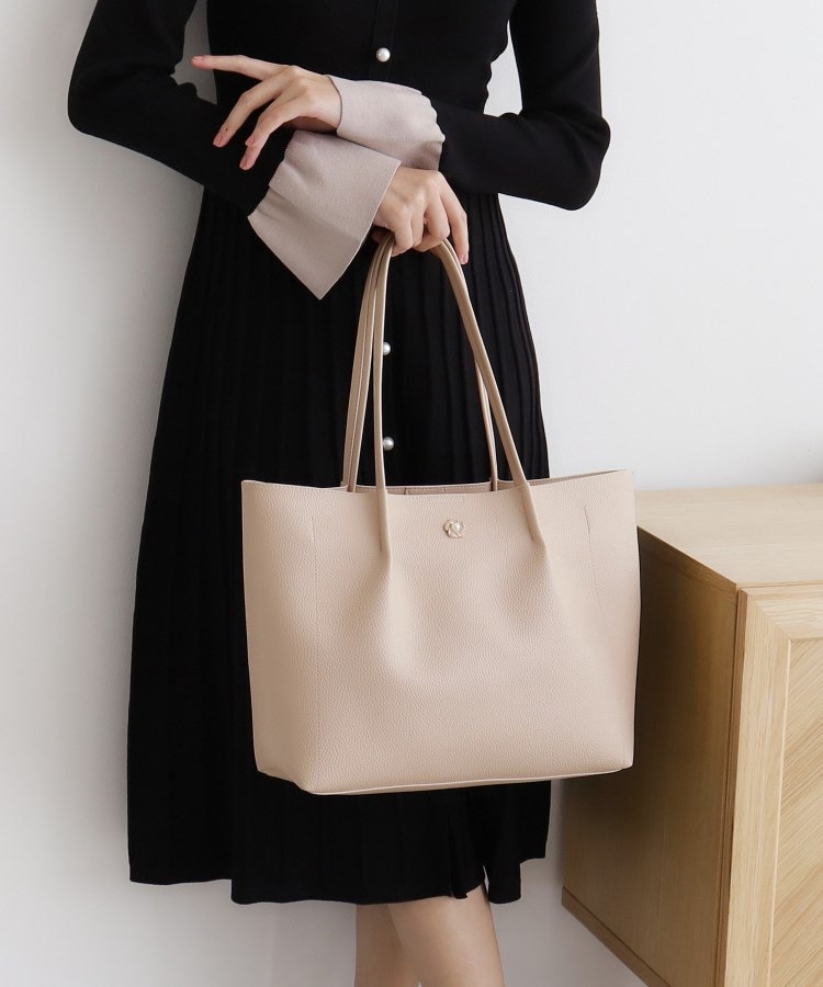 【PARFOIS】カットワーク トートバッグ Amazon.co.jp: キャメル キーチャーム付きA4合皮トート トート