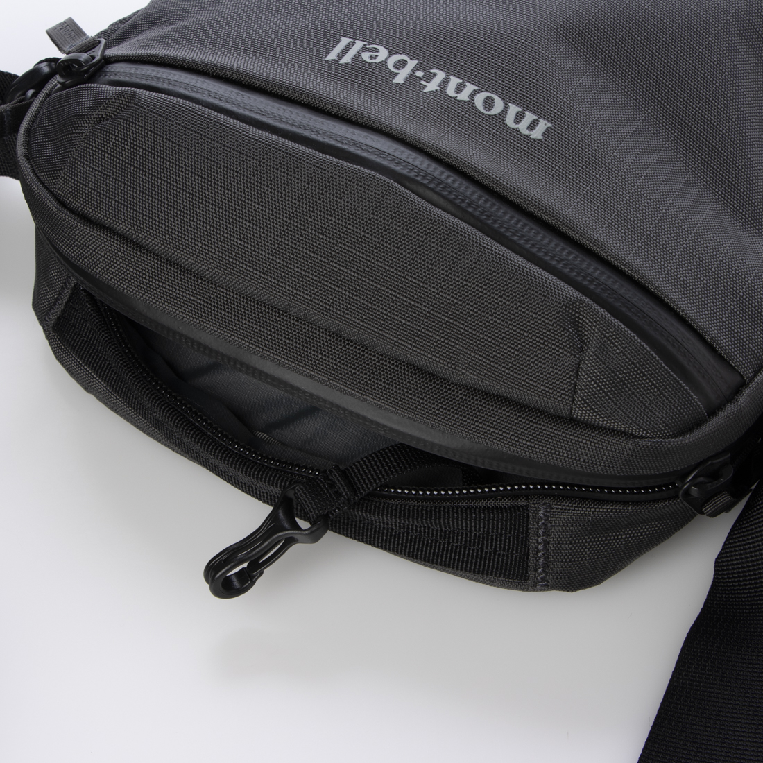 【美品】mont-bell ブラック ビジネスバッグ　ショルダー　マチ調整あり 楽天市場】【月間優良ショップ 8度受賞】 新品 モンベル mont