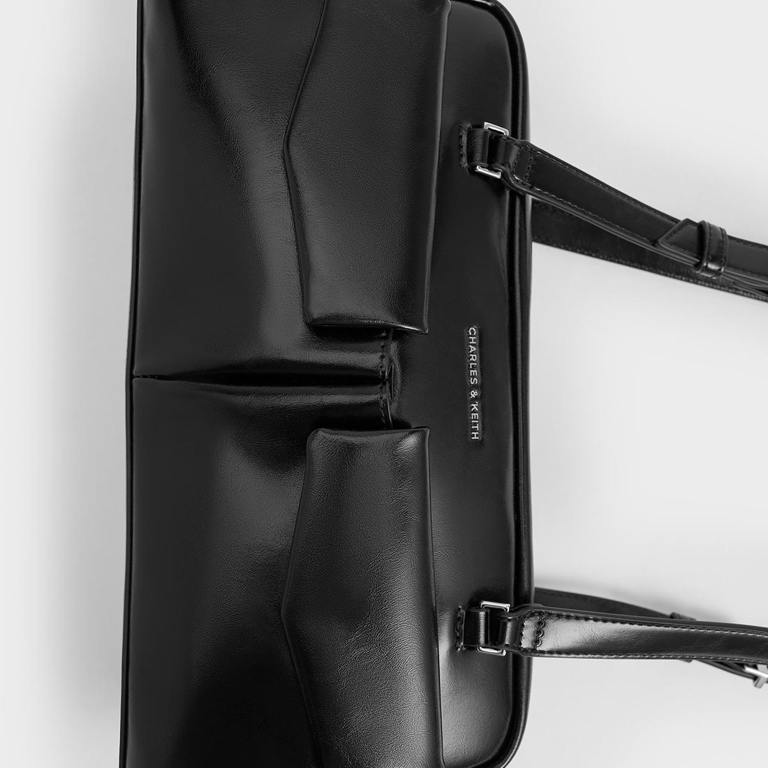チャールズアンドキース レイチェル イロンゲイテッドマルチポケット ショルダー CHARLES & KEITH Rachel レイチェル イロンゲイテッドマルチ