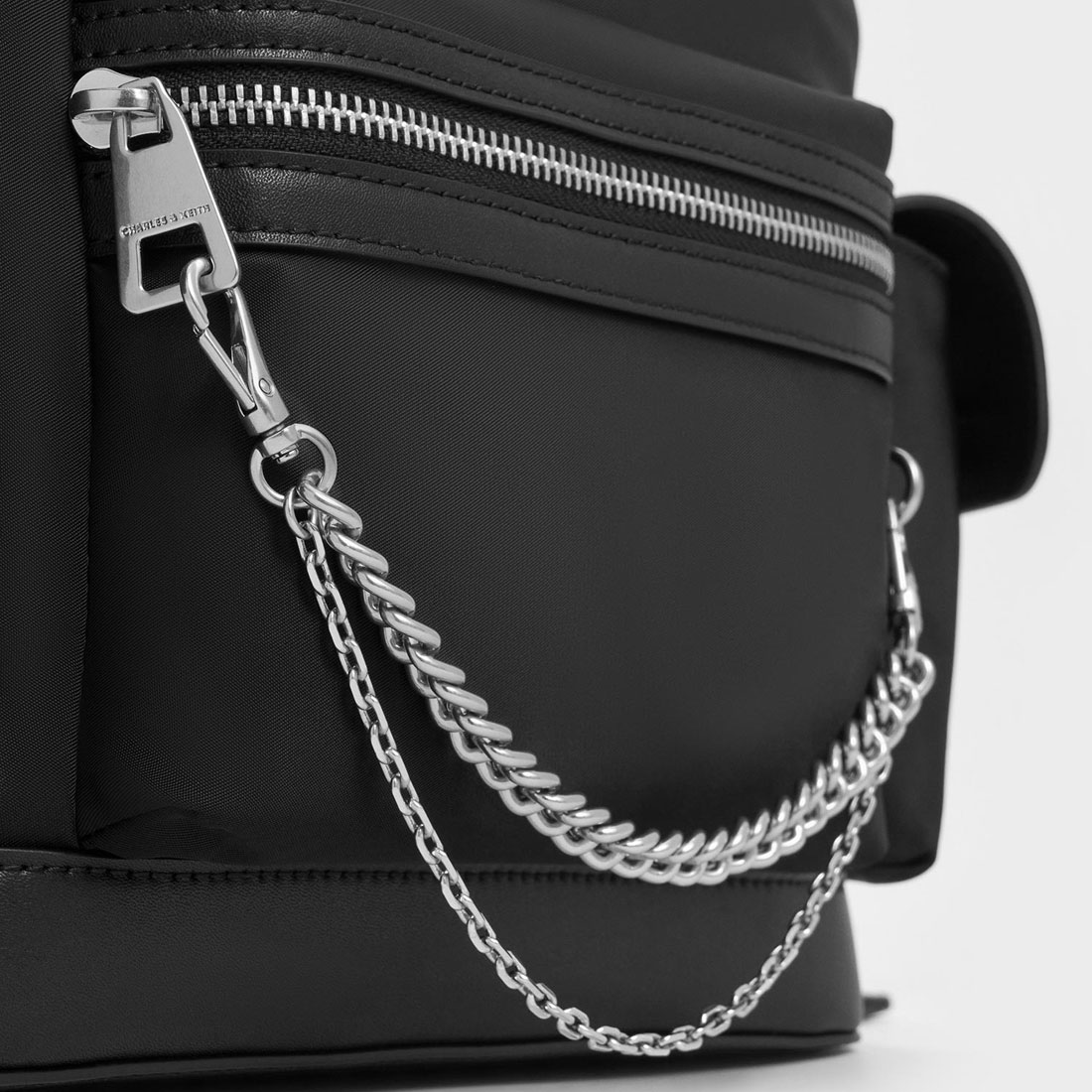 追跡★Charles&Keith ナイロン ダブルチェーン 巾着 リュック 追跡☆Charles&Keith ナイロン ダブルチェーン 巾着 リュック