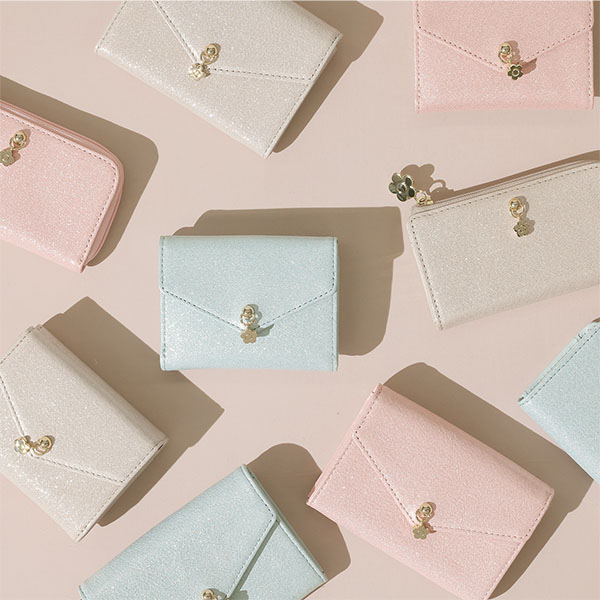 すぐ届く 華やかな印象に♪【MARY QUANT】ラメ入り カードケース MARY QUANT ONLINE SHOP｜マリークヮントオンラインショップ