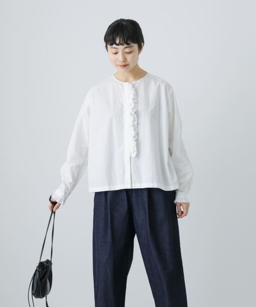 かぐれ　フリルネックブラウス　リネン　ネイビー　今期完売 かぐれ フリルネックブラウス リネン 今期完売 - メルカリ
