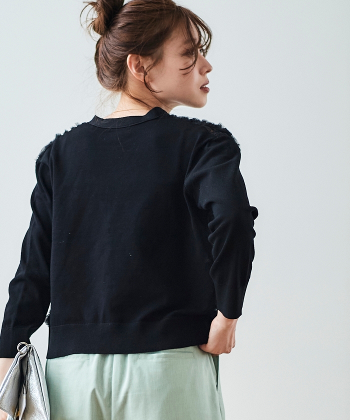 セール10%OFF】《WEB限定アイテム》チュール刺繍Vネック セール10%OFF】《WEB限定アイテム》チュール刺繍Vネック