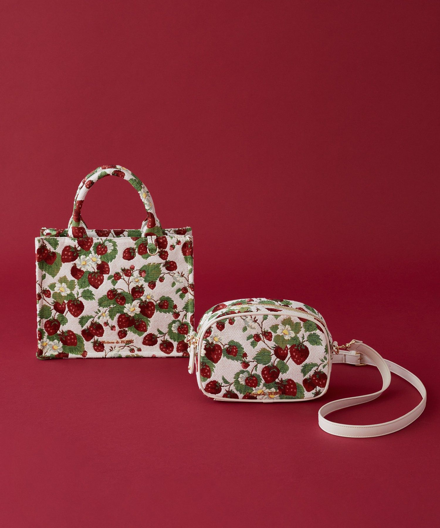 人気☆ Maison de FLEUR イチゴ柄ゴブランスクエアトートバッグ メゾン ド フルール Maison de FLEUR イチゴ柄ゴブランスクエア