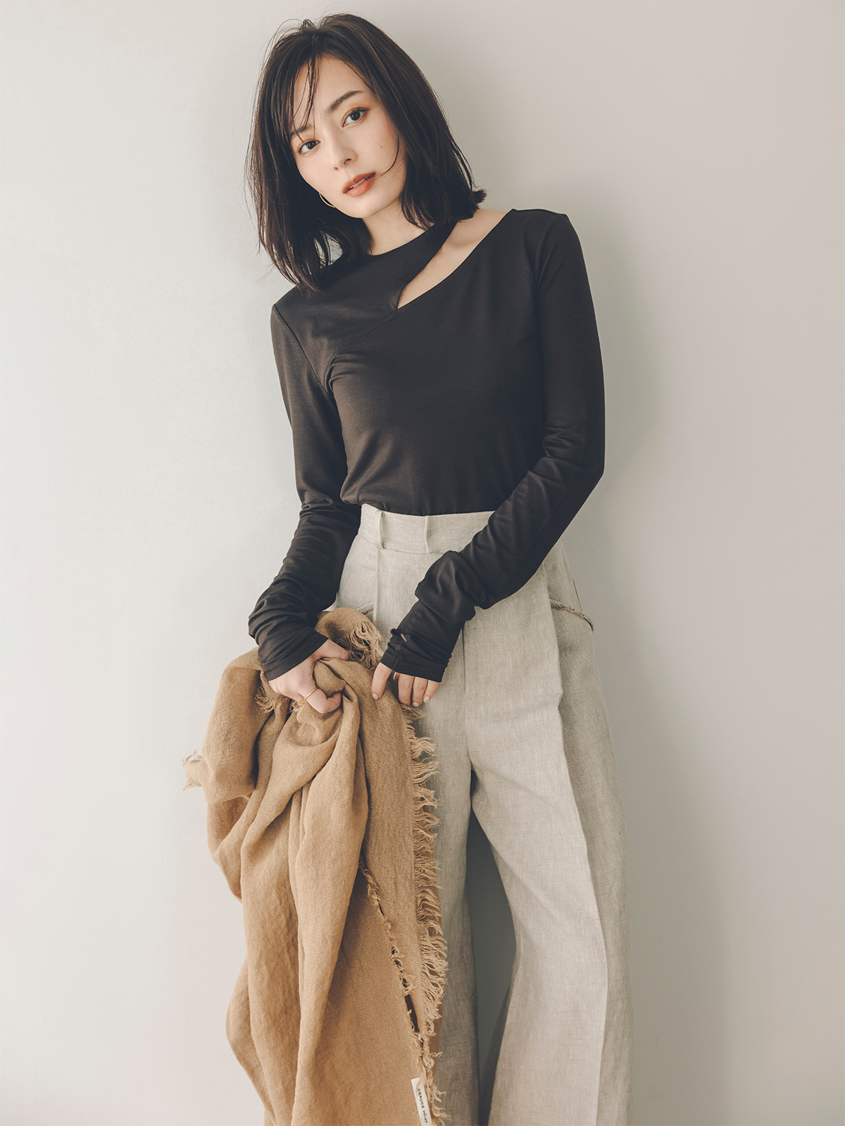 アニュアンス anuans カットアウトトップス （BLACK