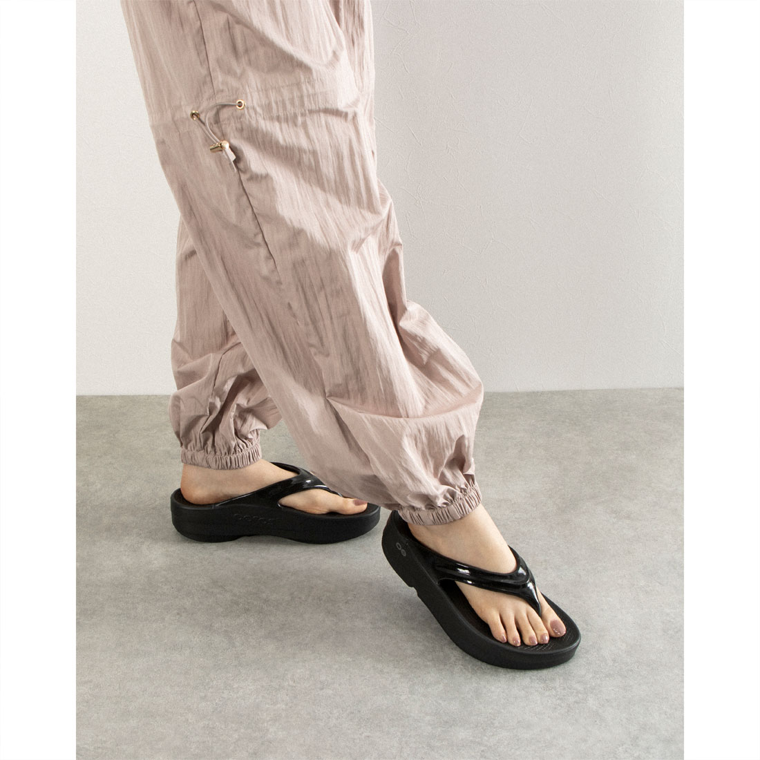 OOFOS サンダル 日本完売品 国内発送 OOFOS OOAHH SPORT FLEX SANDAL サンダル