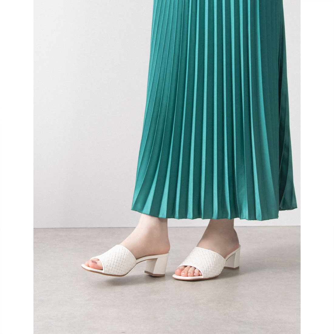 23ss DIANAダイアナ 【M】サンダル イントレチャートミュール 編み込み 美品】DIANA サンダル 編み込み ベージュ ダイアナ ミュール