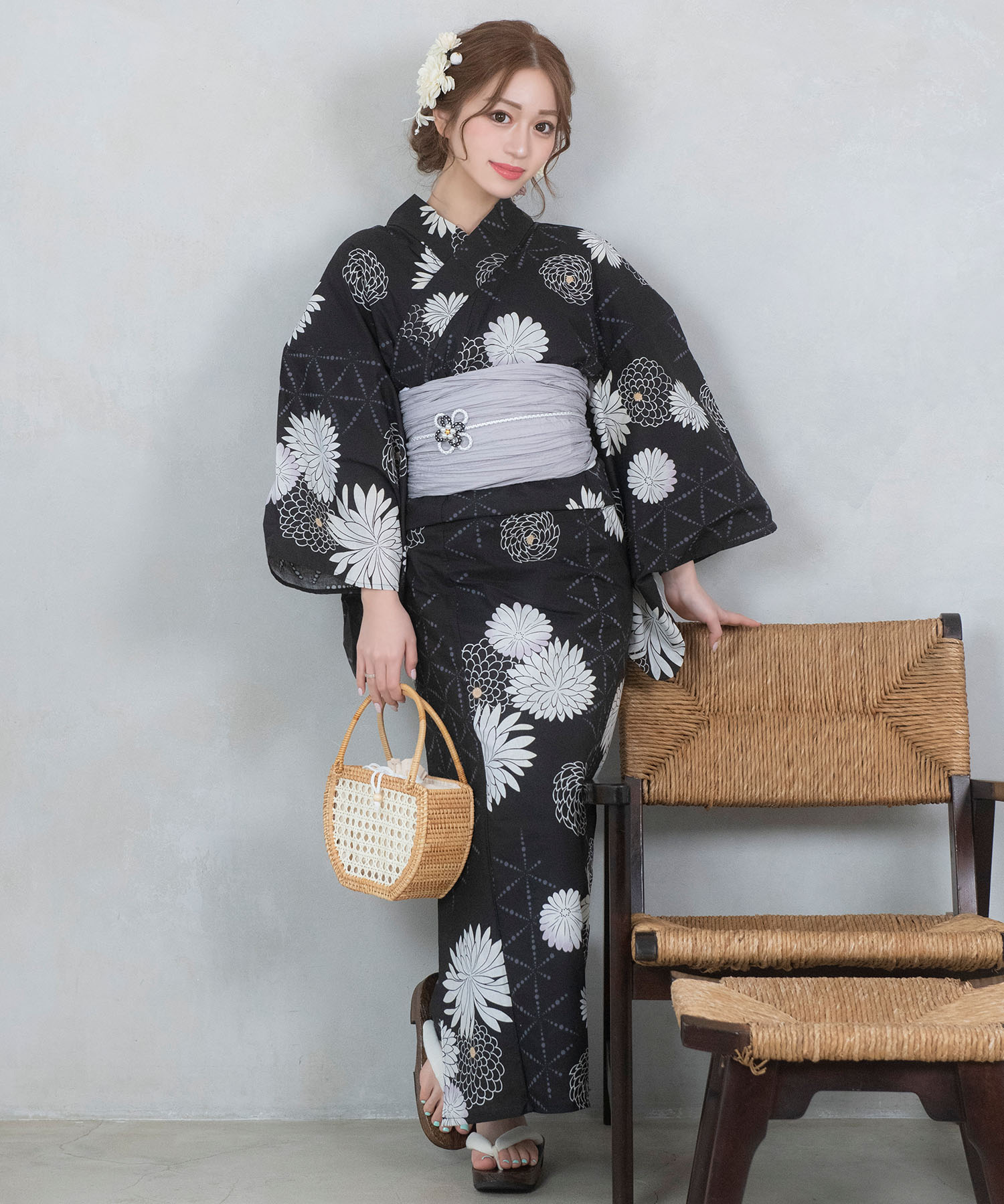 TICA 浴衣 黒地にモノトーン菊 （浴衣・兵児帯・下駄）