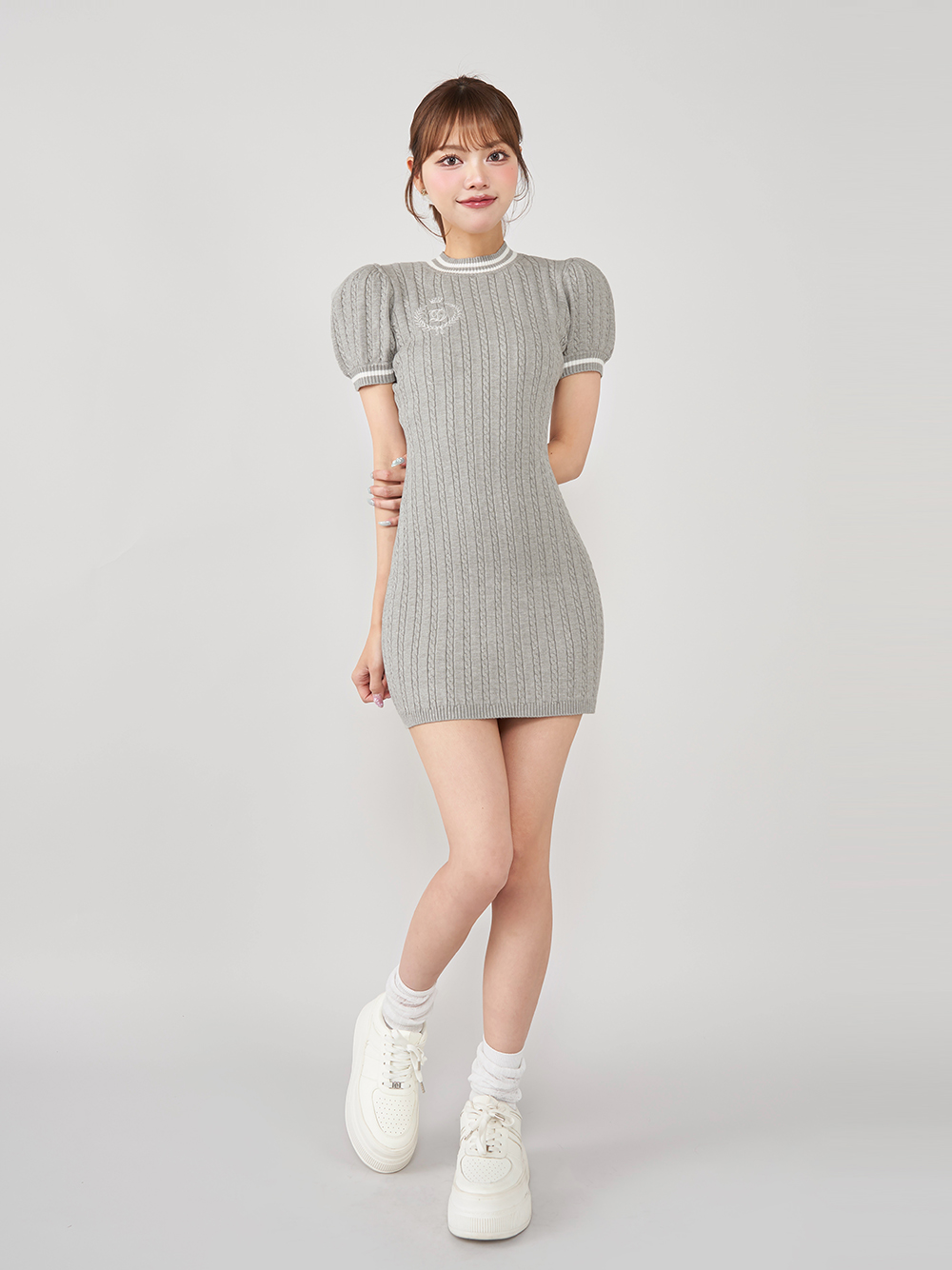 【Darich】エンブレムケーブルニットワンピース Darich ワンピース エンブレムケーブルニットミニワンピース