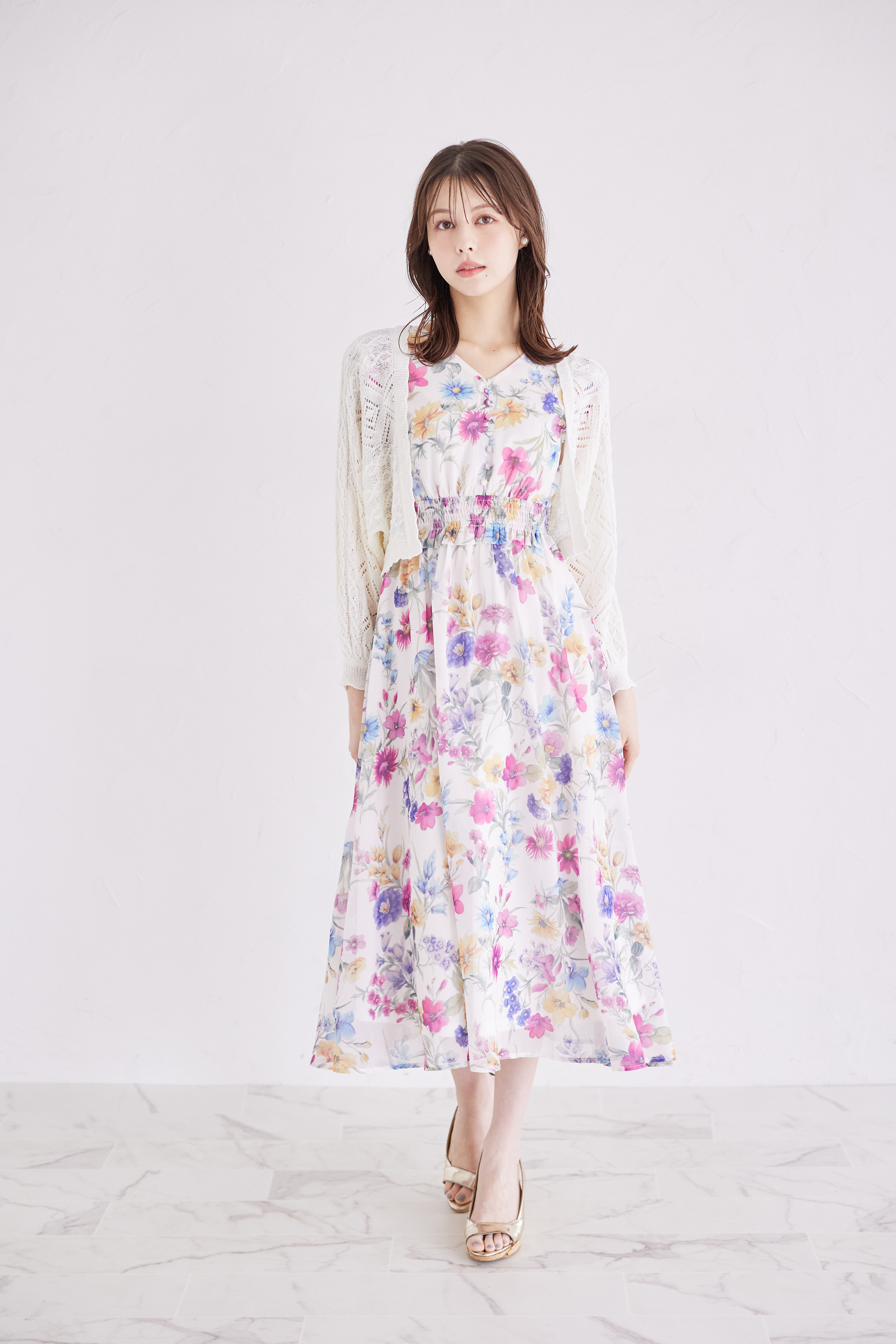 新品♡トッコクローゼット♡肩ドロストリボンフラワーシャーリングワンピース　ピンク トッコクローゼット tocco closet 肩ドロストリボン付きフラワー
