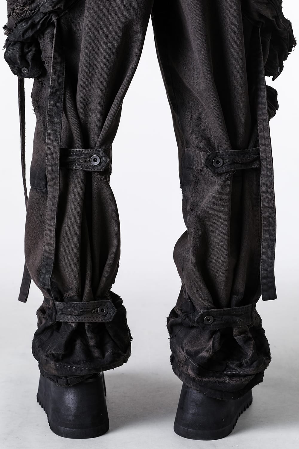 ユリウス JULIUS 10oz Coated Denim Curved Wide Pants（BLACK