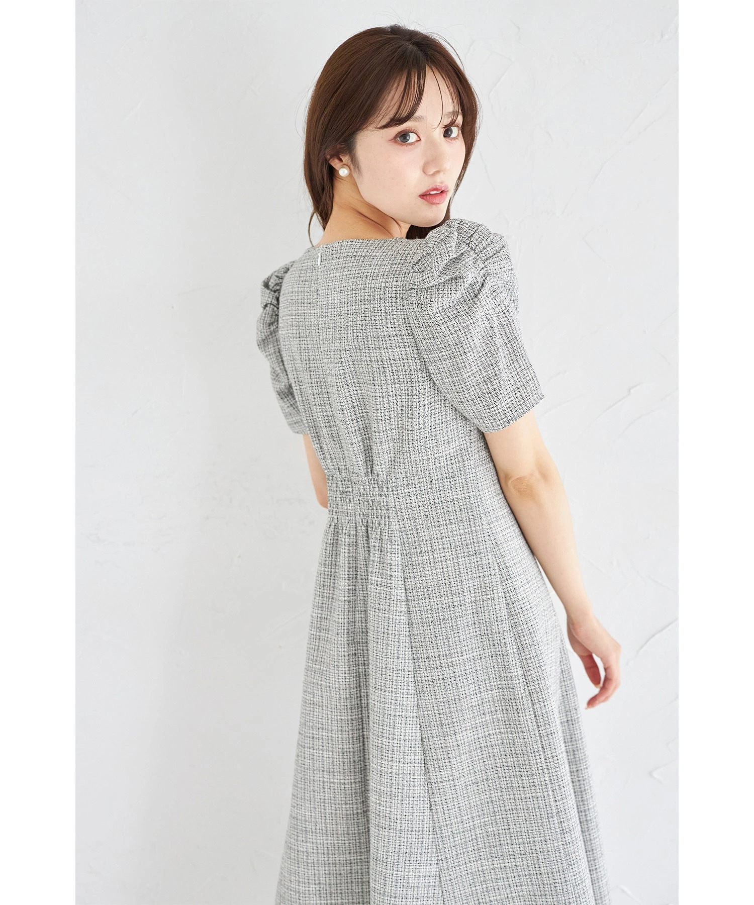 トッコクローゼット パワーショルダーサマーツイードワンピース トッコクローゼット tocco closet パール飾り釦付きパワー