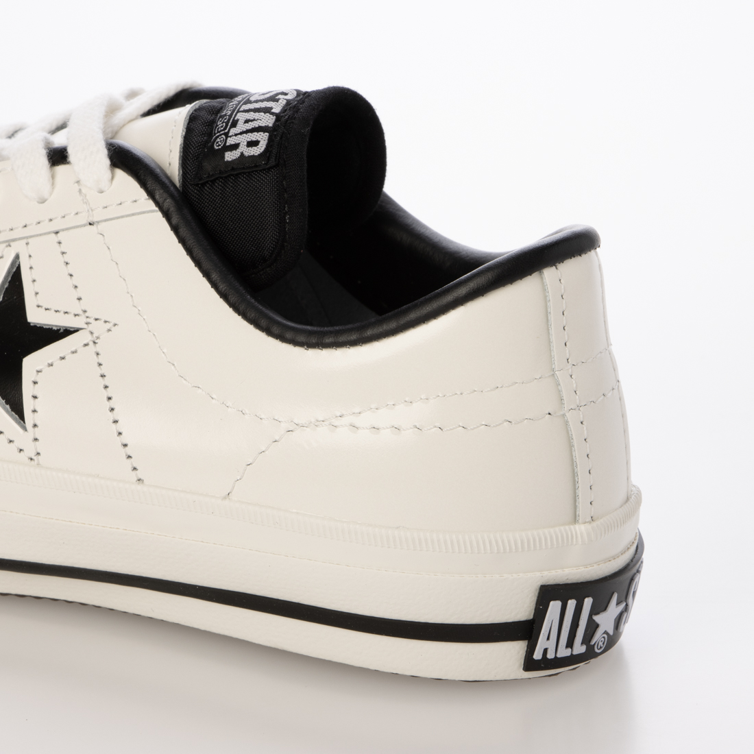 人気美品　CONVERSE ONE STAR J ホワイト　8 1/2 ONE STAR J / ワンスター J (ホワイト／ブラック)– コンバース
