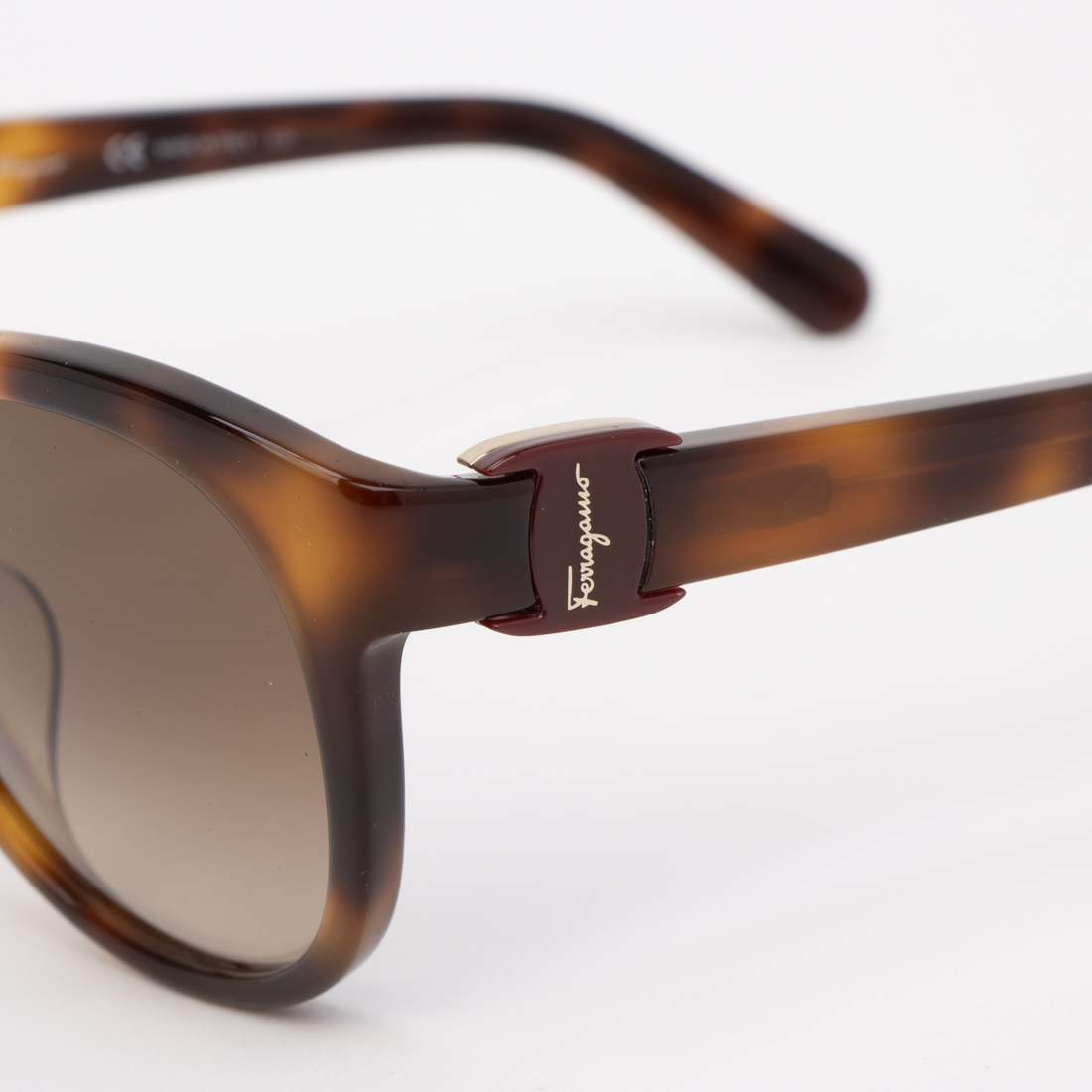 Salvatore Ferragamo サルヴァトーレ フェラガモ サングラス