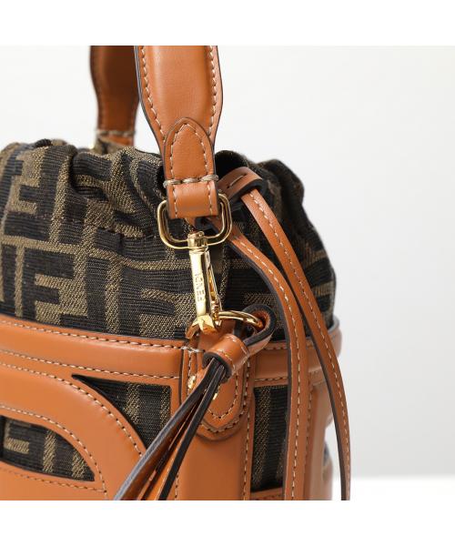 ★送料関税込★FENDI ステップアウト バケット ショルダーバッグ ☆送料関税込☆FENDI ステップアウト バケット ショルダーバッグ