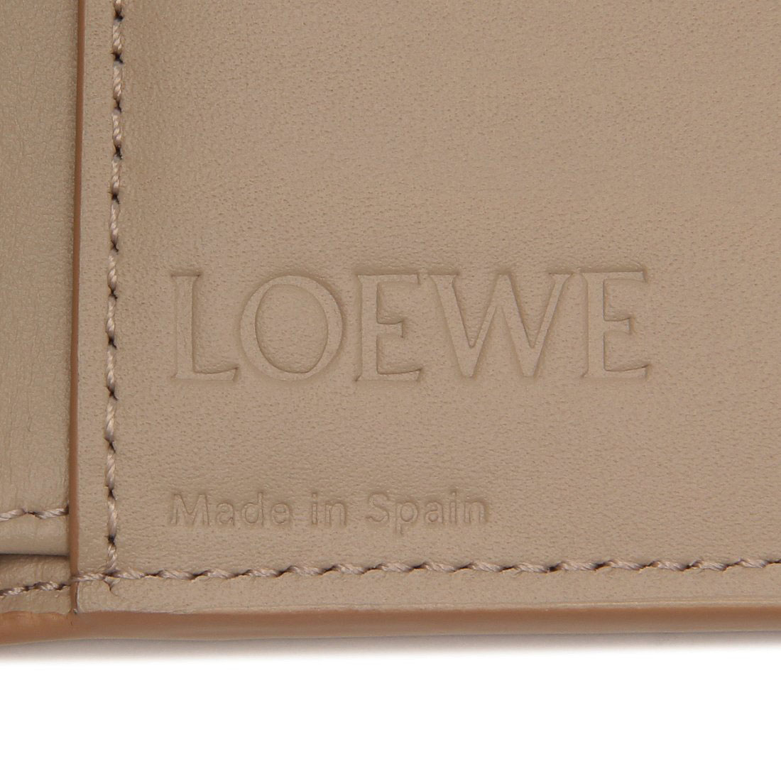 LOEWE ベージュ 二つ折り財布