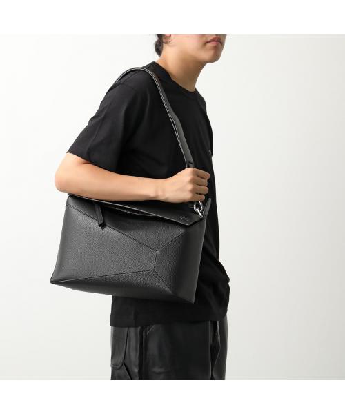 LOEWE ストライプショルダーバッグ　ブラック レースレディース Lace Ladies ストライプベルト付きレザー調