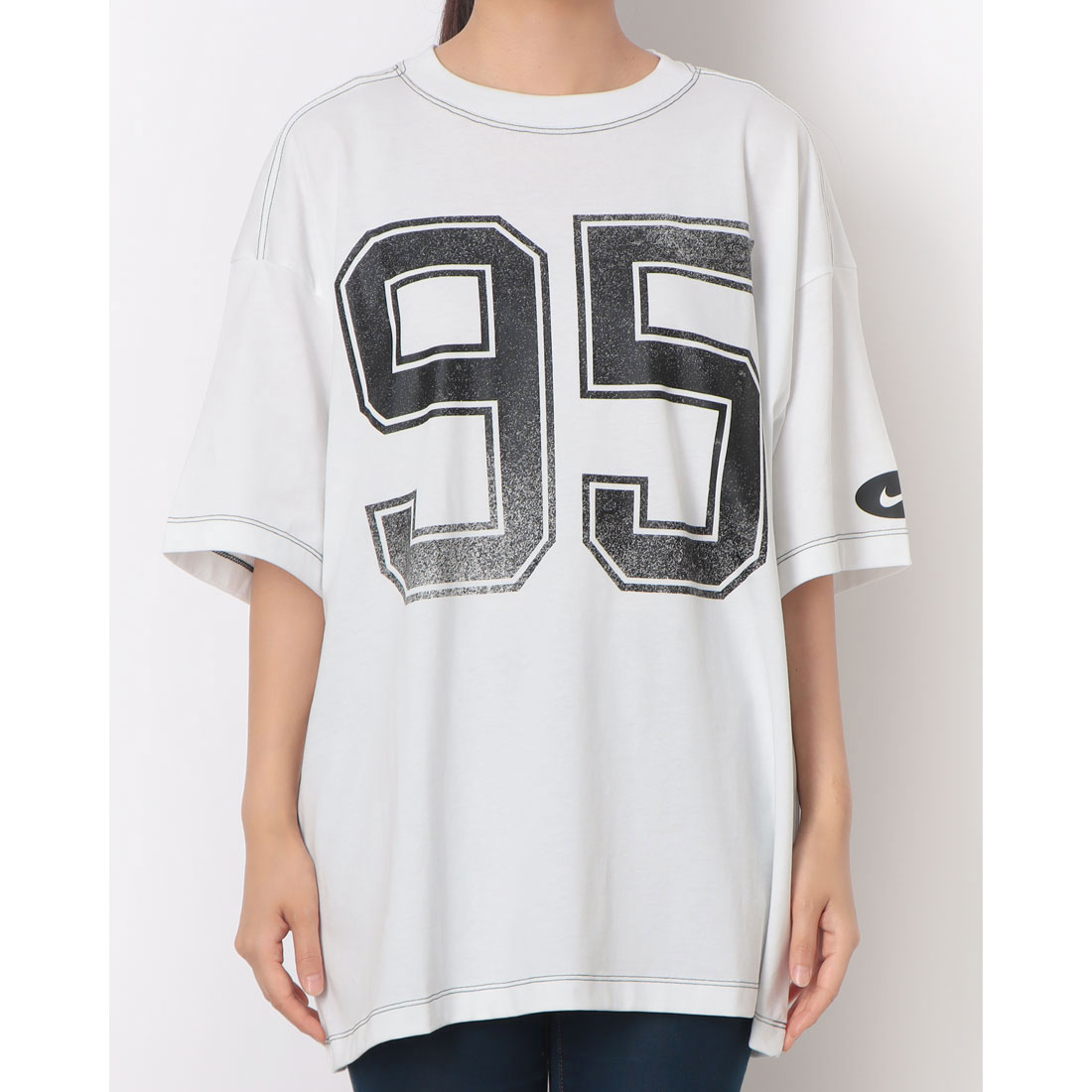 ナイキ（NIKE）（レディース）NSW ストリート オーバーサイズ 半袖Tシャツ HV4973-121 ナイキ（NIKE）（レディース）NSW ストリート オーバーサイズ