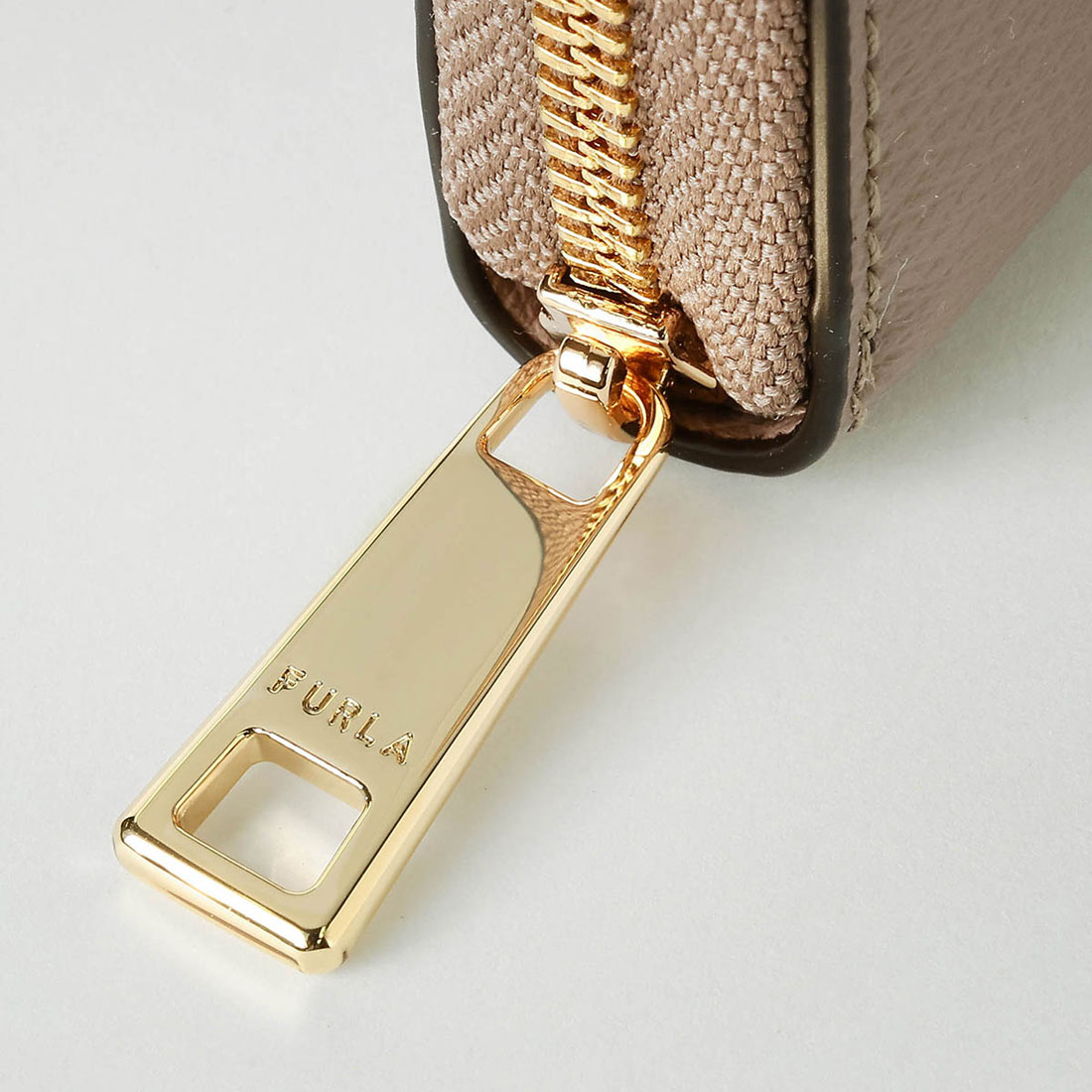 【即発】FURLA フルラ ラウンドファスナー長財布 WP00313 2026S 即発】FURLA フルラ ラウンドファスナー長財布 WP00313 2026S