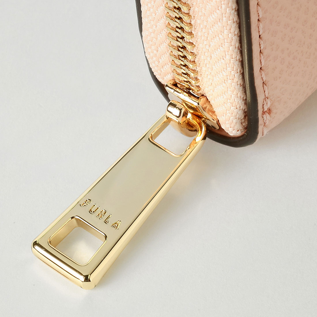 【新品未使用】FURLA フルラ カメリア XL 長財布 ラウンドファスナー FURLA フルラ 長財布 レディース カメリア ジップアラウンド L